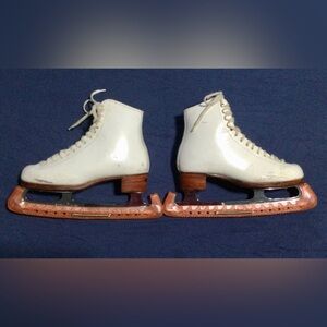 Riedell ladies size 6.5 PromIce skates